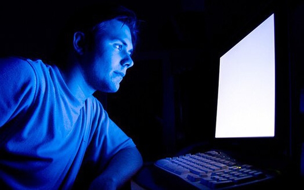 Cách bảo vệ mắt trước màn hình xanh