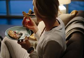 Vì sao bạn nhanh đói dù vừa ăn xong?